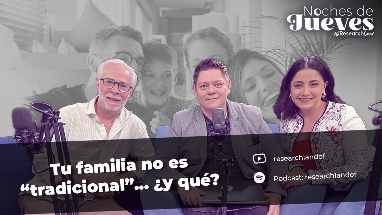Pablo Levy y dos participantes en el podcast Research Land conversan sobre la diversidad de estructuras familiares y cambios sociales actuales.